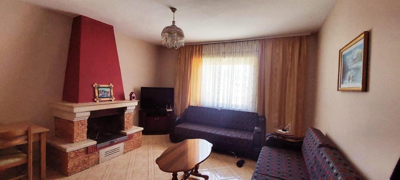 Wild River Guesthouse Përmet エクステリア 写真